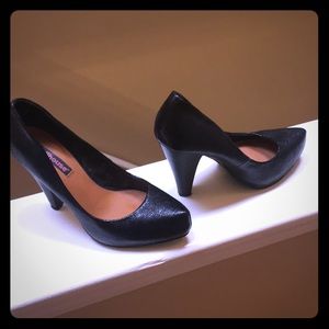 Doll house Black embossed heel